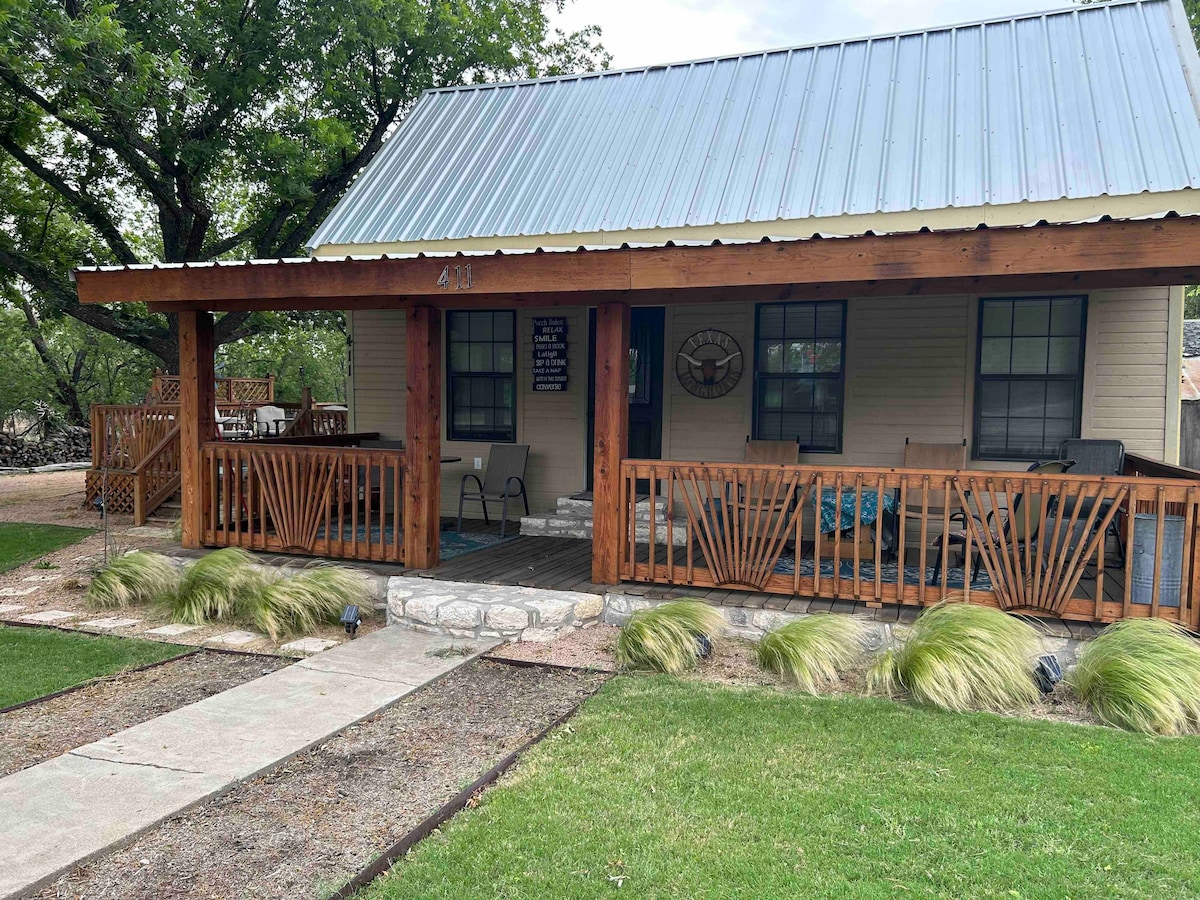 Casita de Clarita Rustic Texas风格住宅。