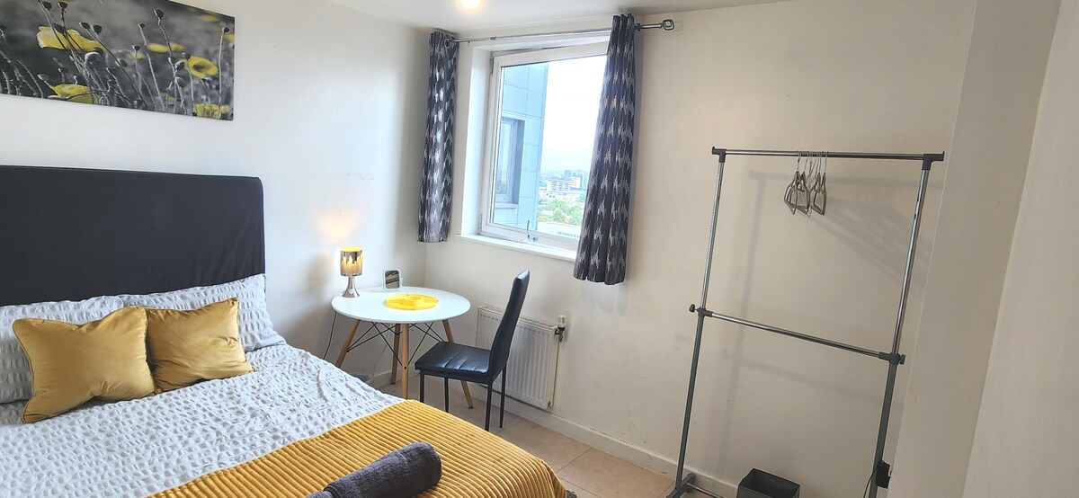 Room in City/ Central London