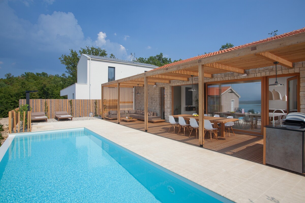 Design Villa Olea With Heated Pool & Seaview *****