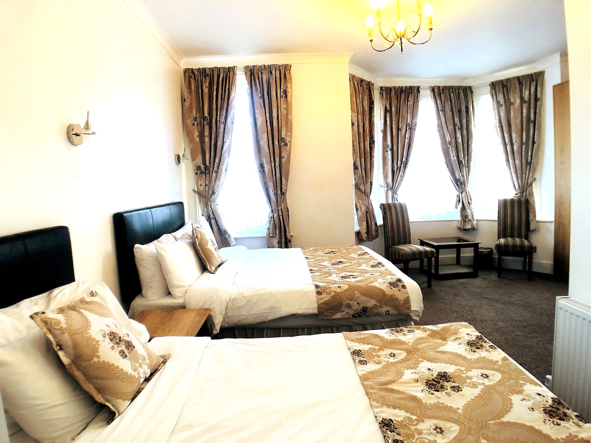 Hotel Twin Bedroom with B/FAST, Ilfracombe Hotel