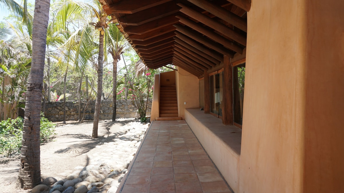 "Casa Rosa, Playa Blanca. Access to the beach"