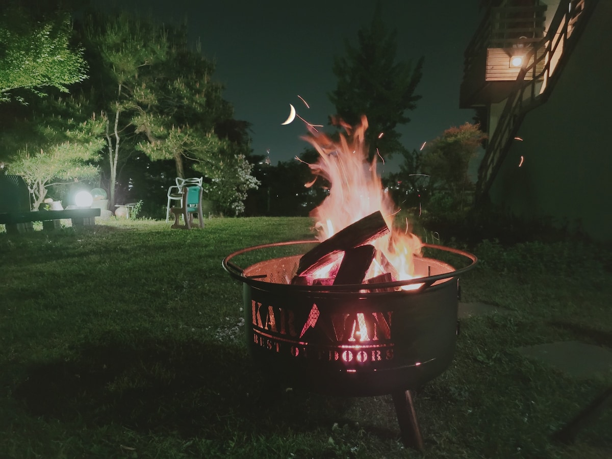 在我们的后院烧烤和篝火！
