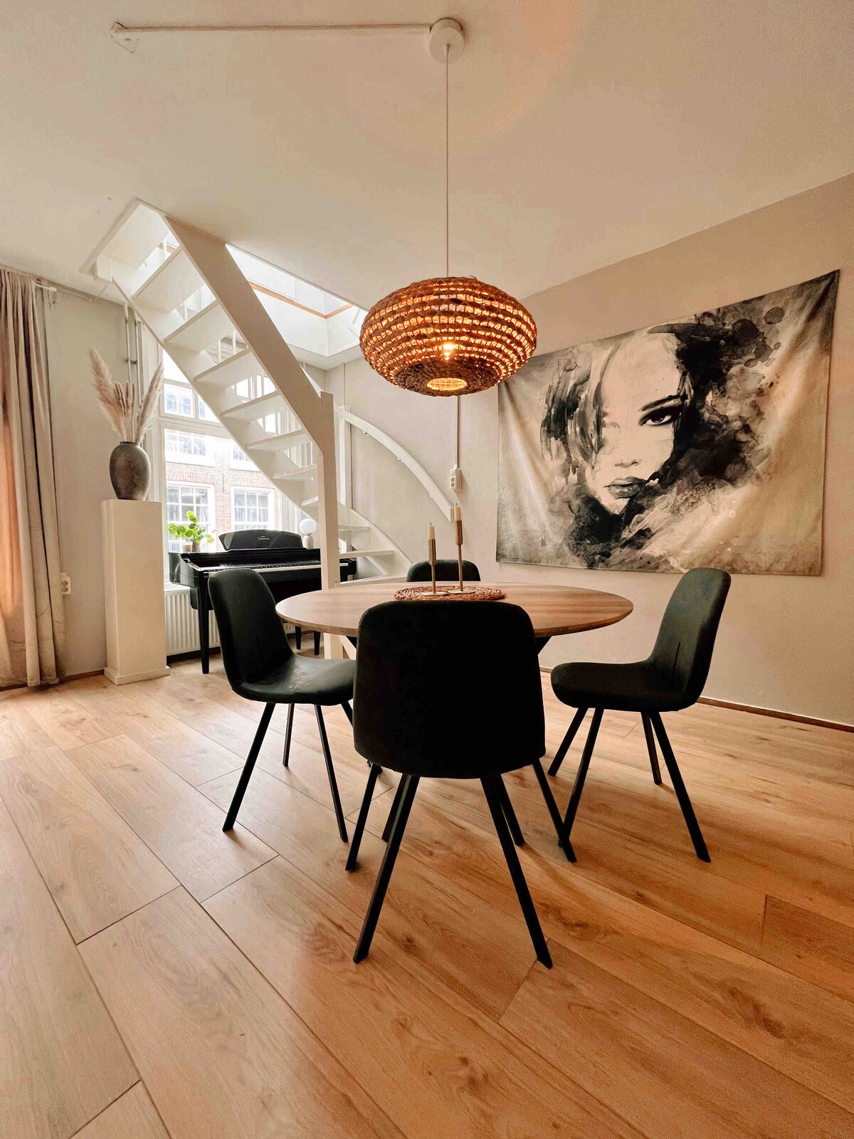 Charming 2-Bedroom Haven in the Heart of Amsterdam