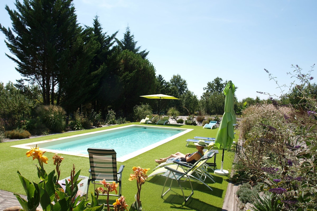Aquitaine温馨小屋，带私人泳池