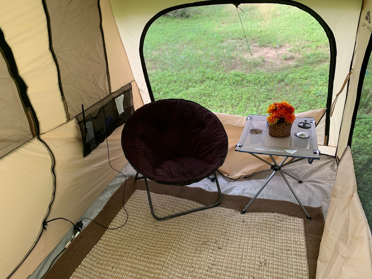 Comfy Tent Glamping in Queen beds in San Antonio