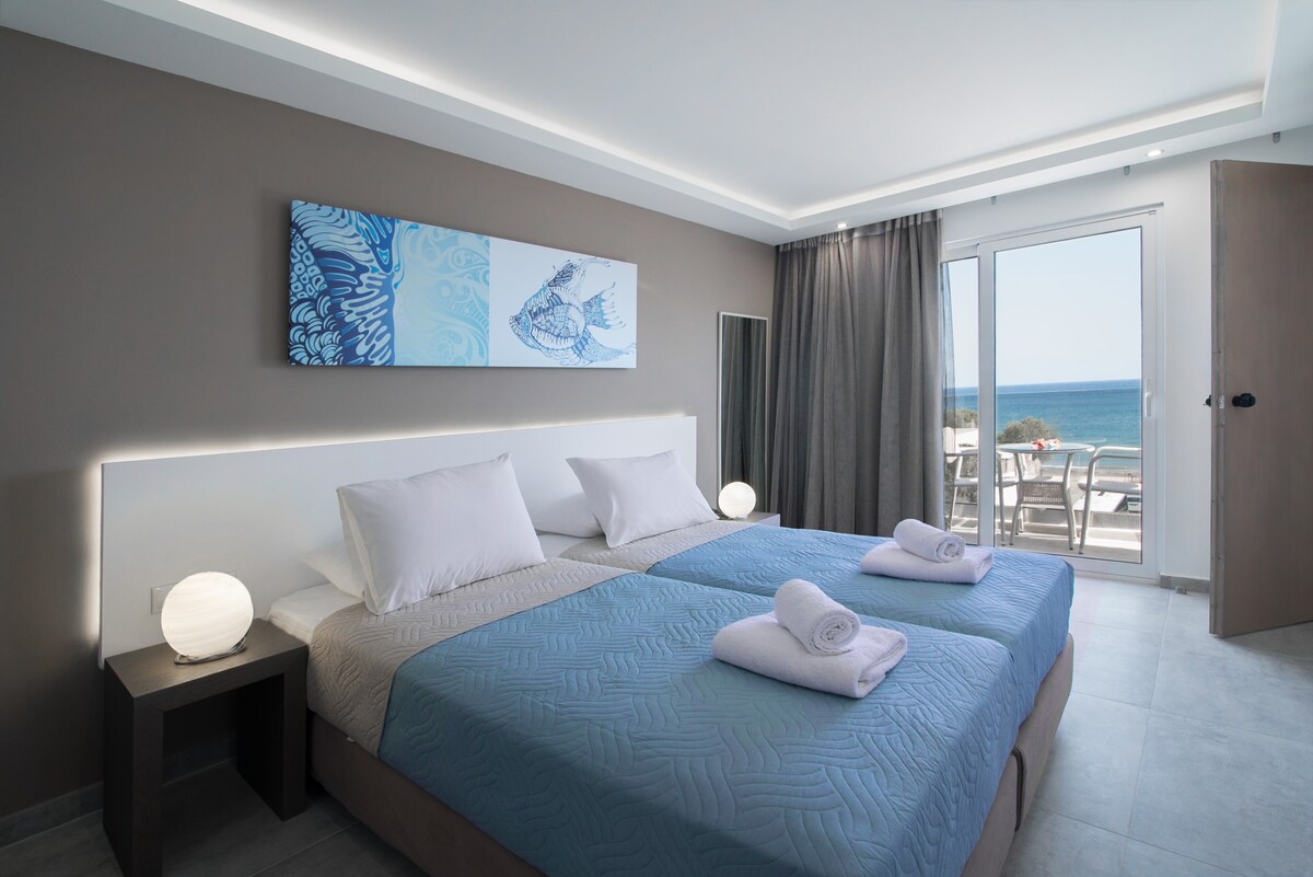 Coral Apartments Suite with Sea View