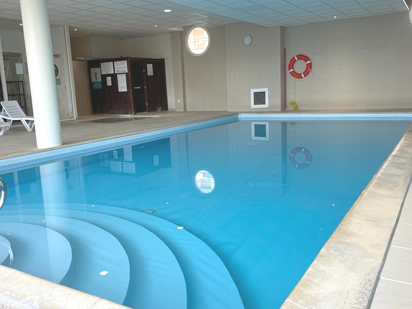 Le BreizHir :appartement pieds dans l'eau &piscine