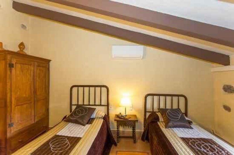 Room with 2 single beds and bathroom