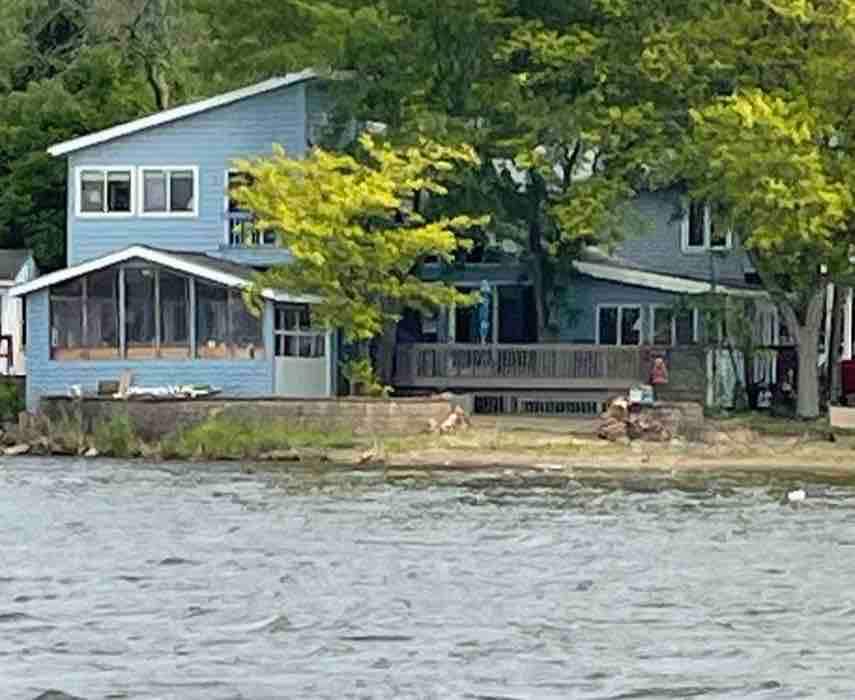 Lake Life Lodge - On the Water