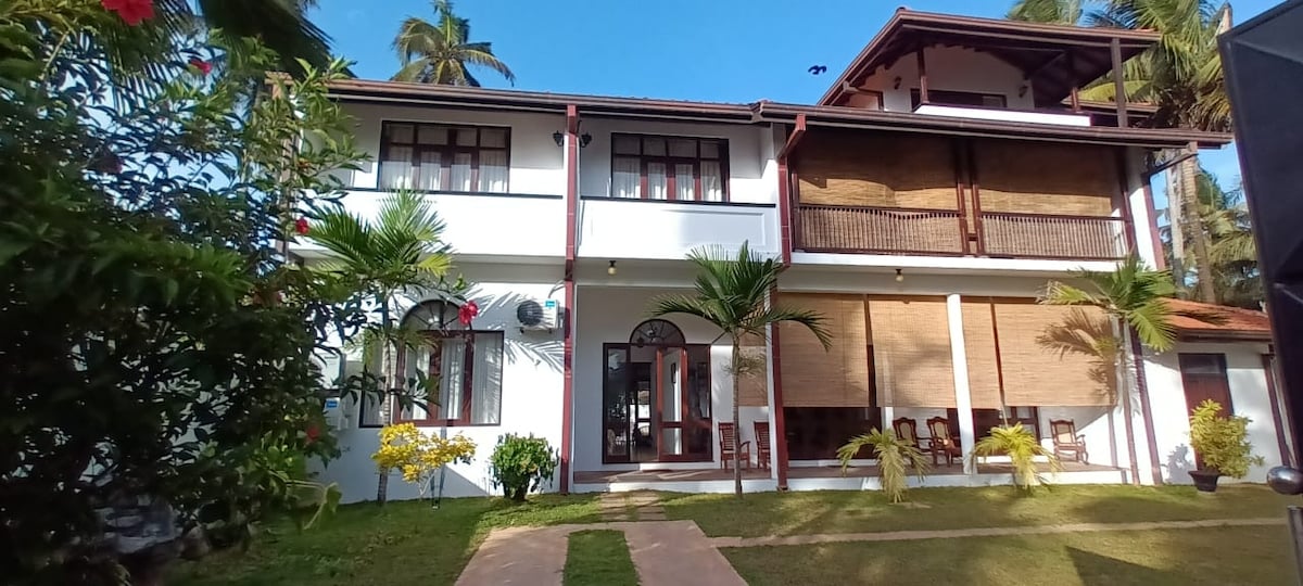 Private Villa with staff by the beautiful ocean