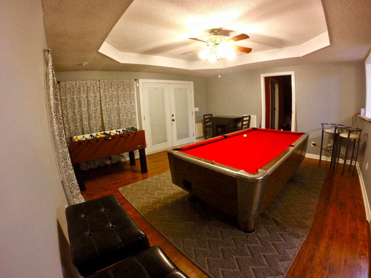 Large House with Pool Table, Foosball, Ping Pong