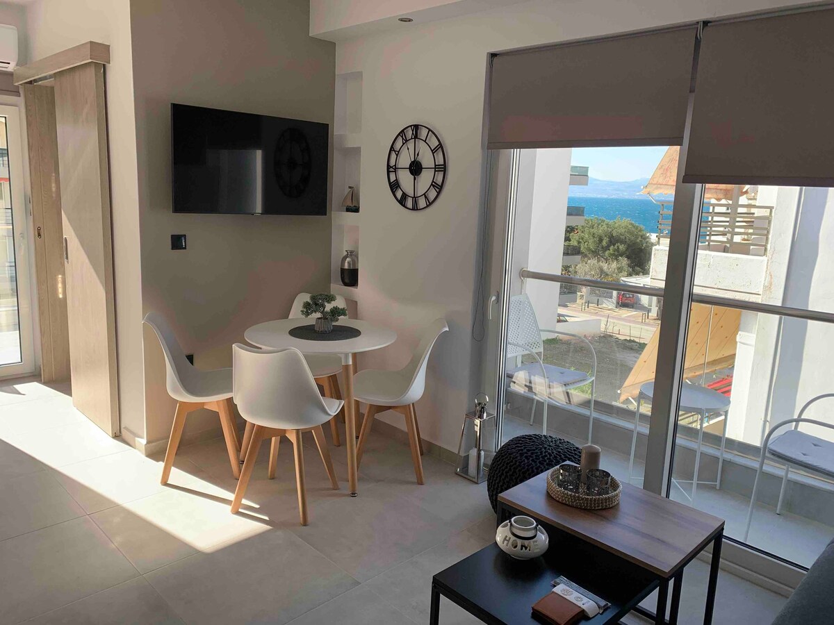 New cozy apartment in the heart 💙 of Loutraki