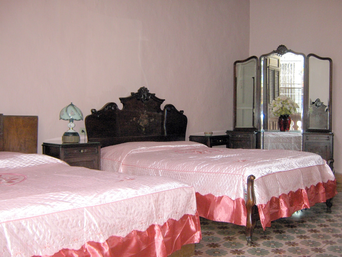 Habitación 1 de Hostal Colonial, amplia y cómoda