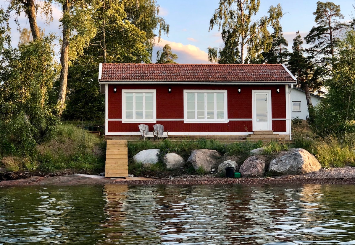 海边小木屋，靠近斯德哥尔摩和瓦克斯霍尔姆。