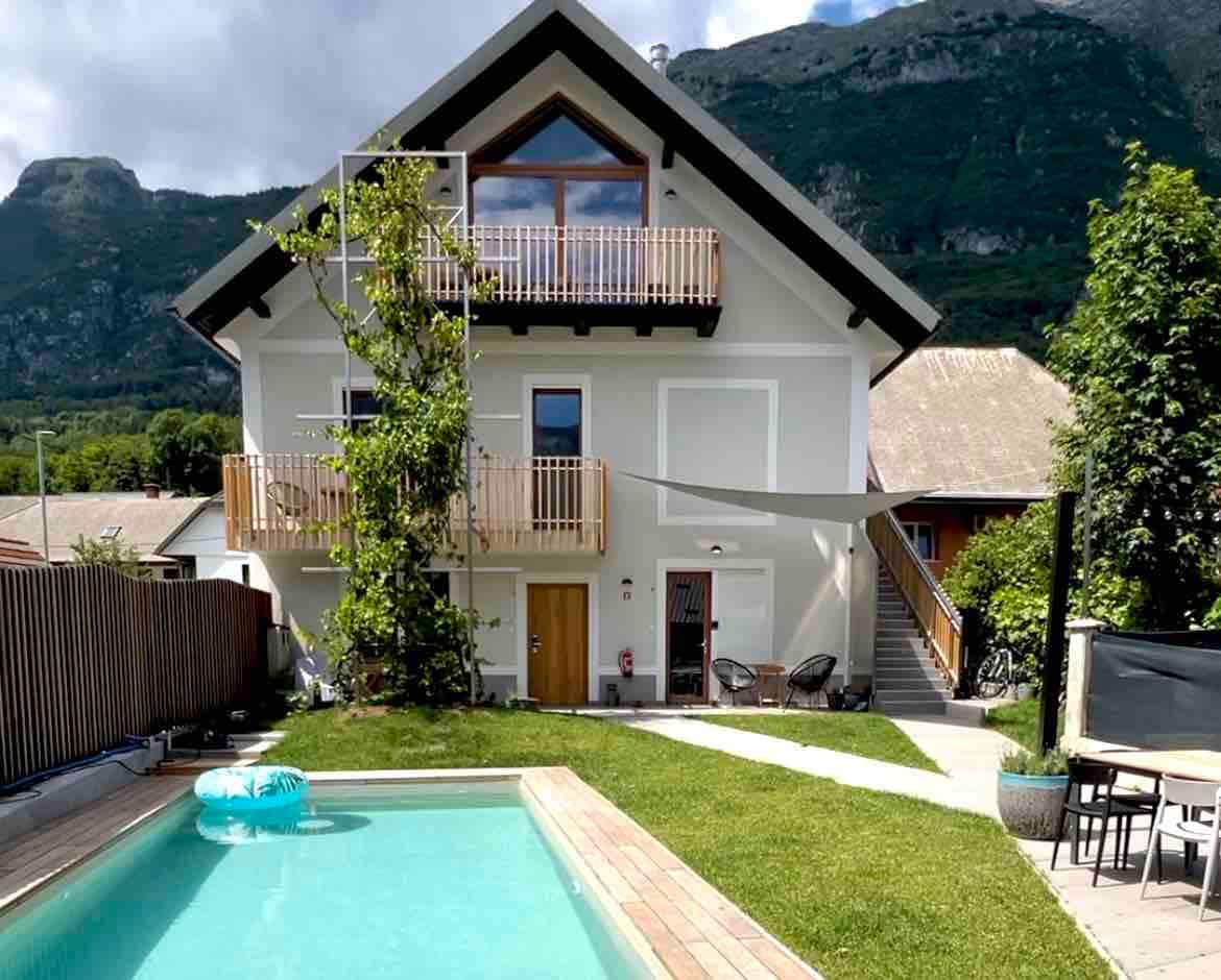 Exceptional 3 bedroom apartment pool&mountain view