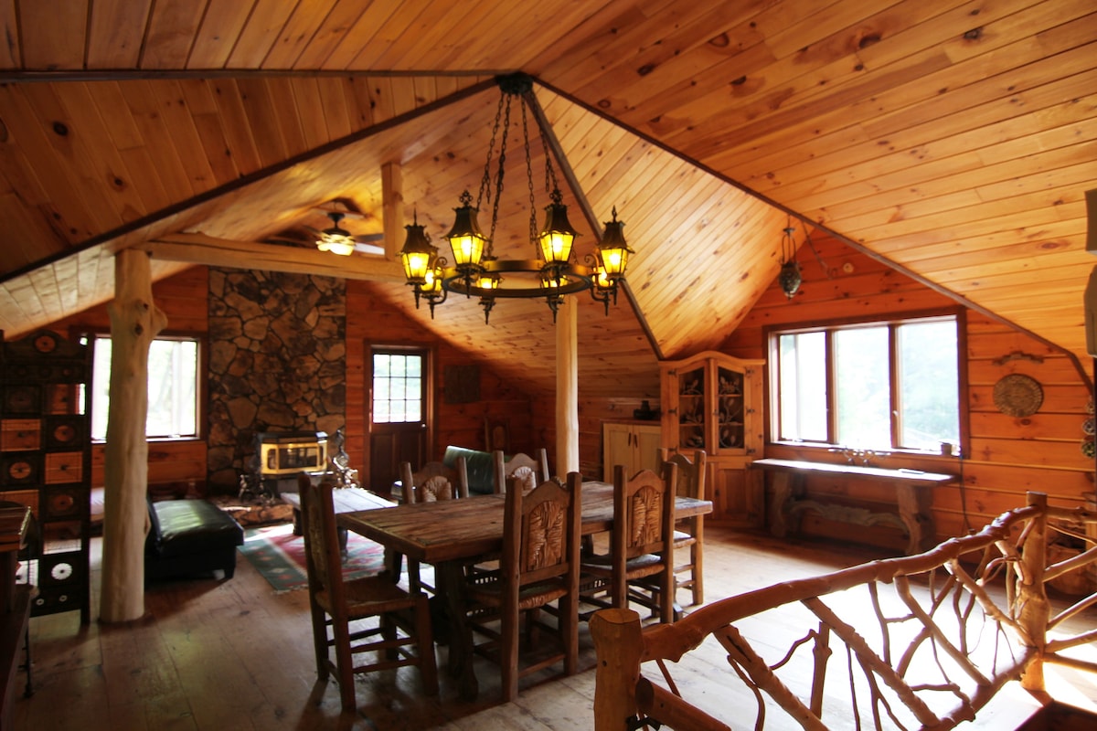 Rustic Lakefront, own Lake, hiking on 31 acres.
