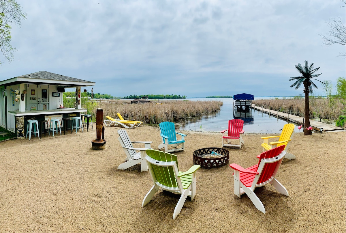 Pelican Lake Guest Cabin Tiki Beach Bar 🌴 🍍 🍹