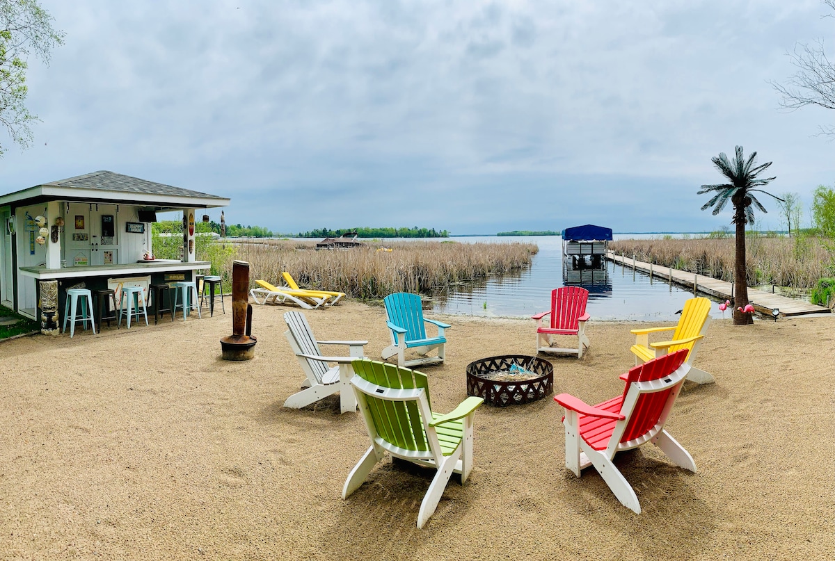 Pelican Lake Guest Cabin Tiki Beach Bar 🌴 🍍 🍹