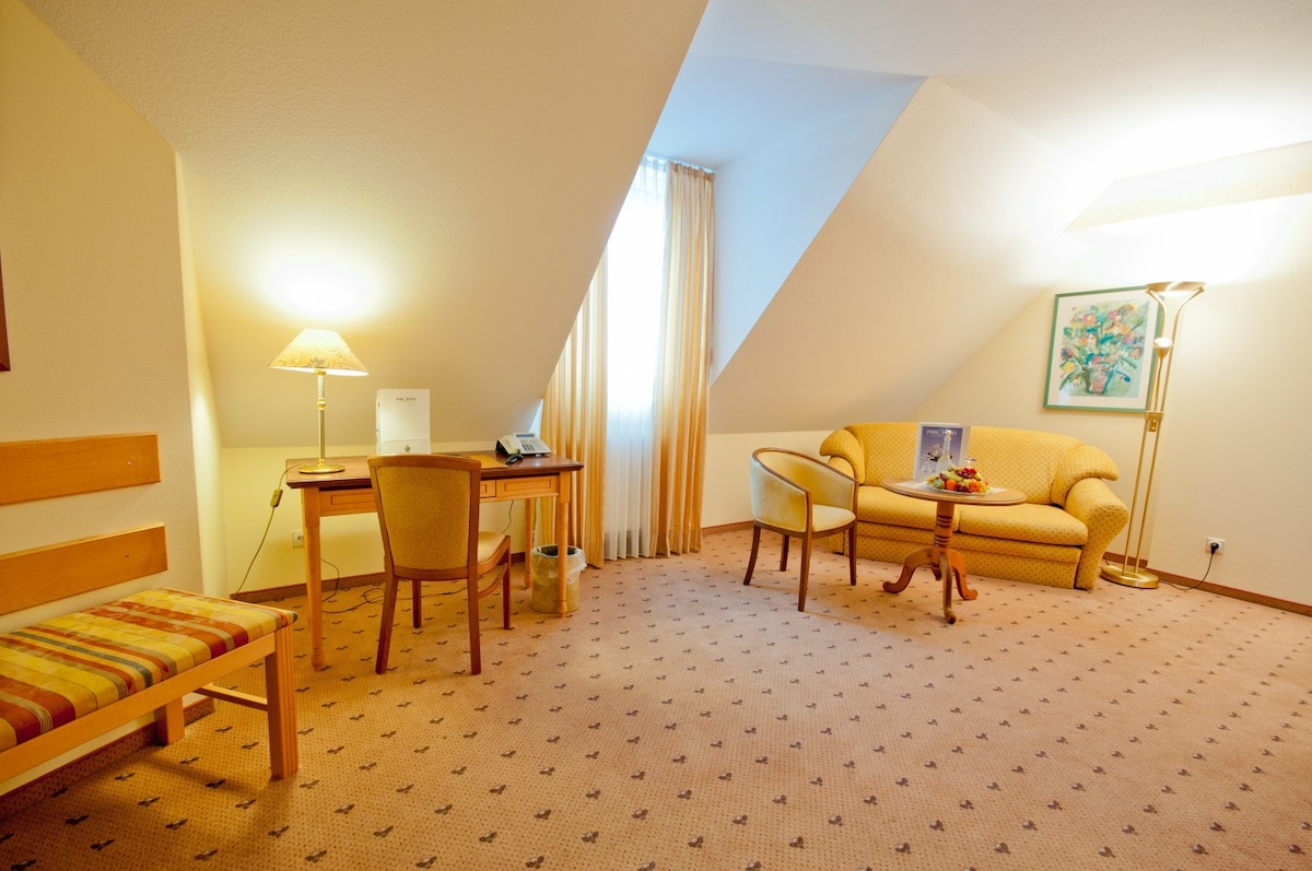 Parkhotel Altmühltal GmbH & Co. KG (Gunzenhausen), Suite "Rothsee" mit kostenfreiem WLAN und separatem Wohnzimmer