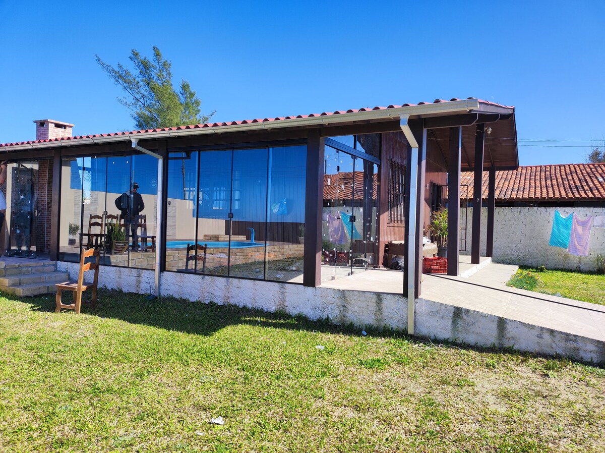 Casa agradável com piscina e vista para o mar 50mt