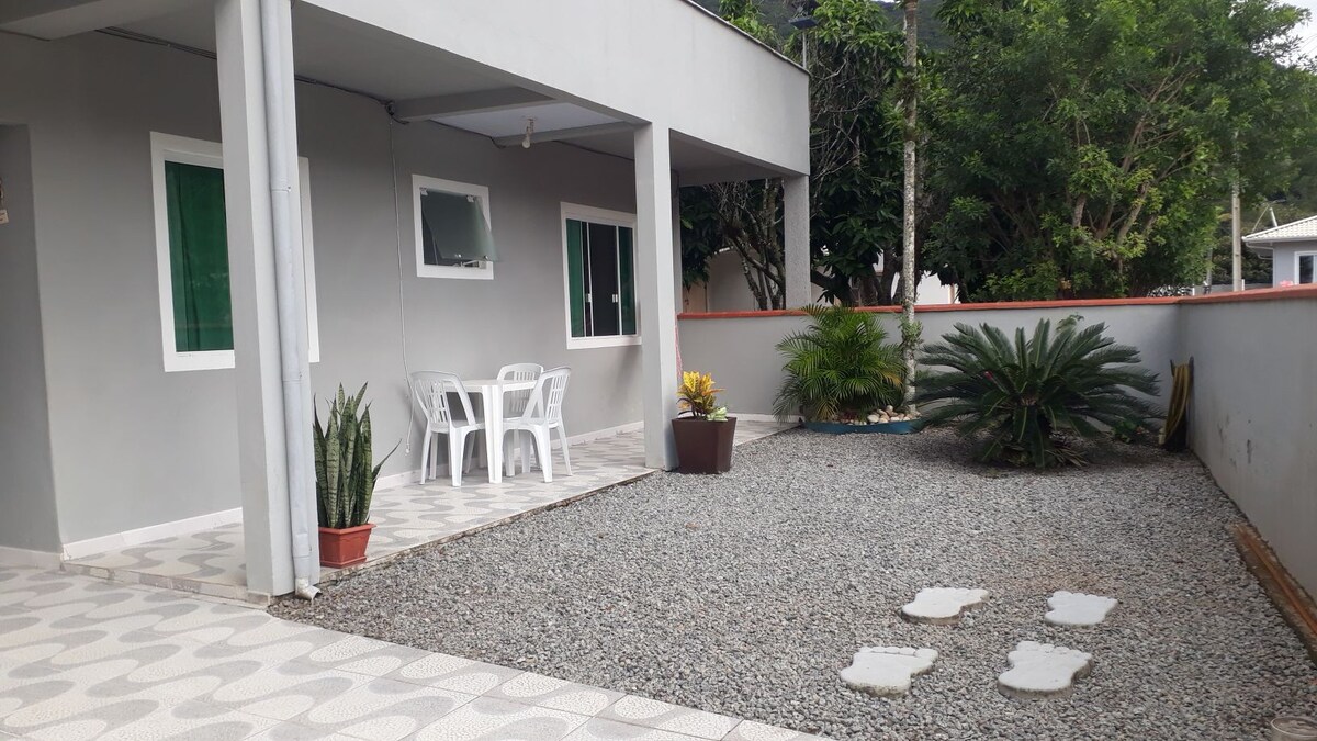 Apartamento terreo frente ao mar, Enseada de Brito