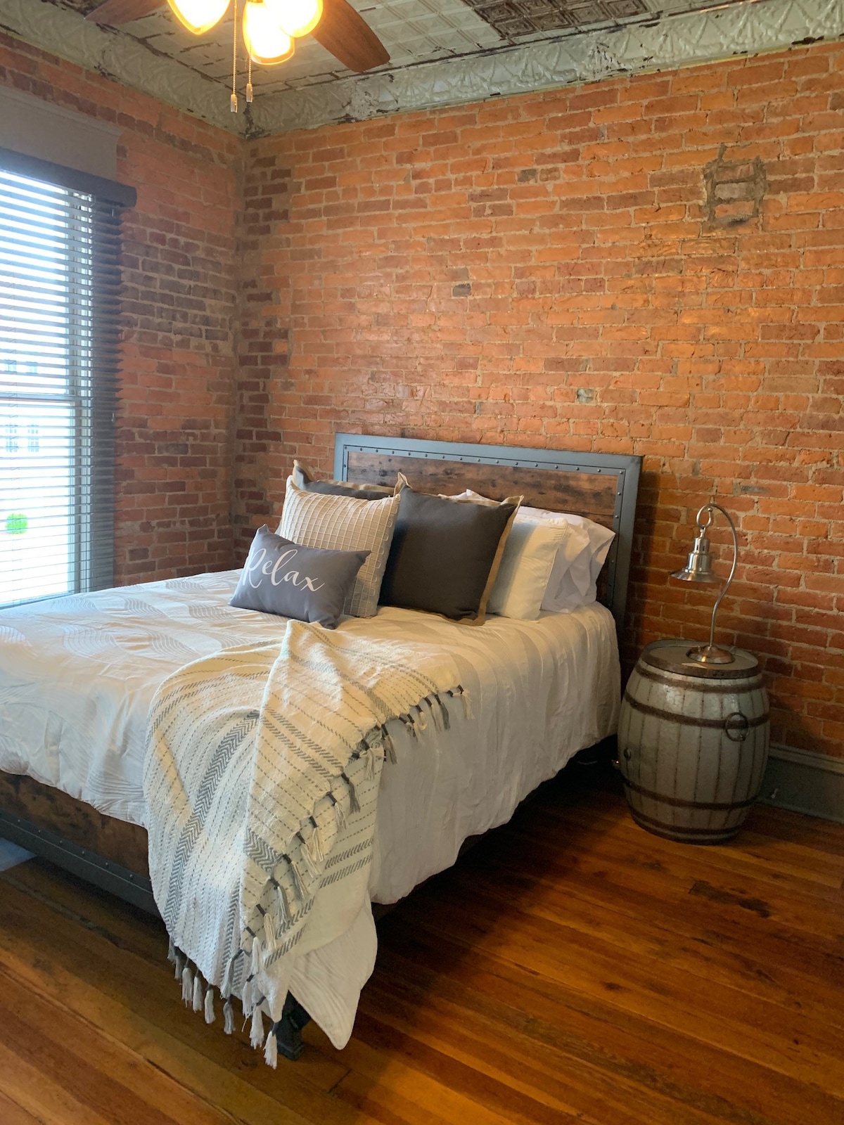 NEW "Bourbon on the Square" Downtown Rustic Loft