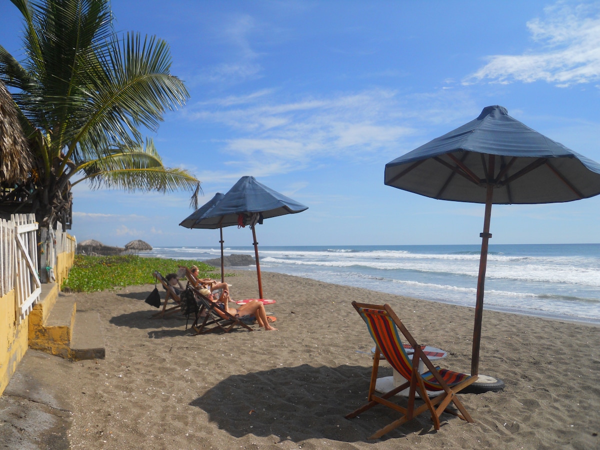 Bungalow Oasis , front beach !