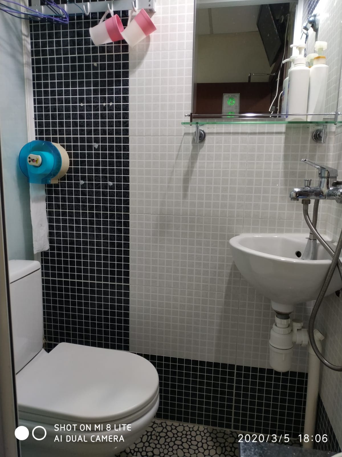 尖沙咀中心地段 地鐵上蓋 兩人房 #獨立浴室 #乾淨整潔#交通方便 #適合閨蜜朋友旅行  801房