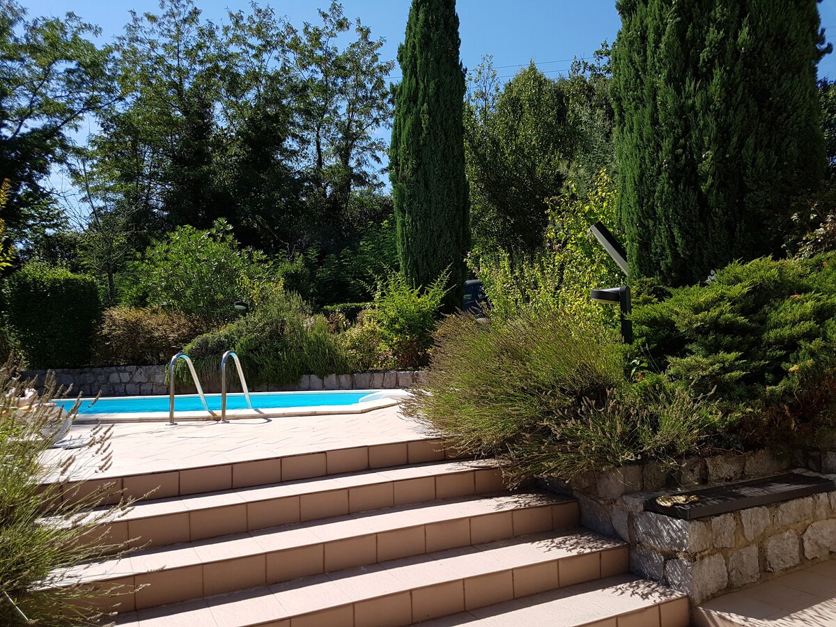 Villa with swimming pool in southern Ardèche