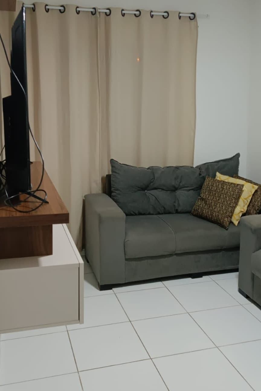 Apartamento em condomínio, com portaria 24 hrs.