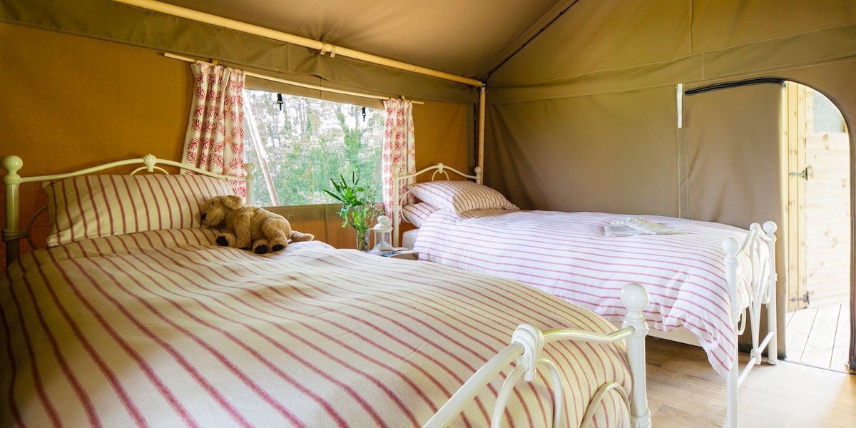 Lapwing-Beautiful safari tent in a tranquil meadow