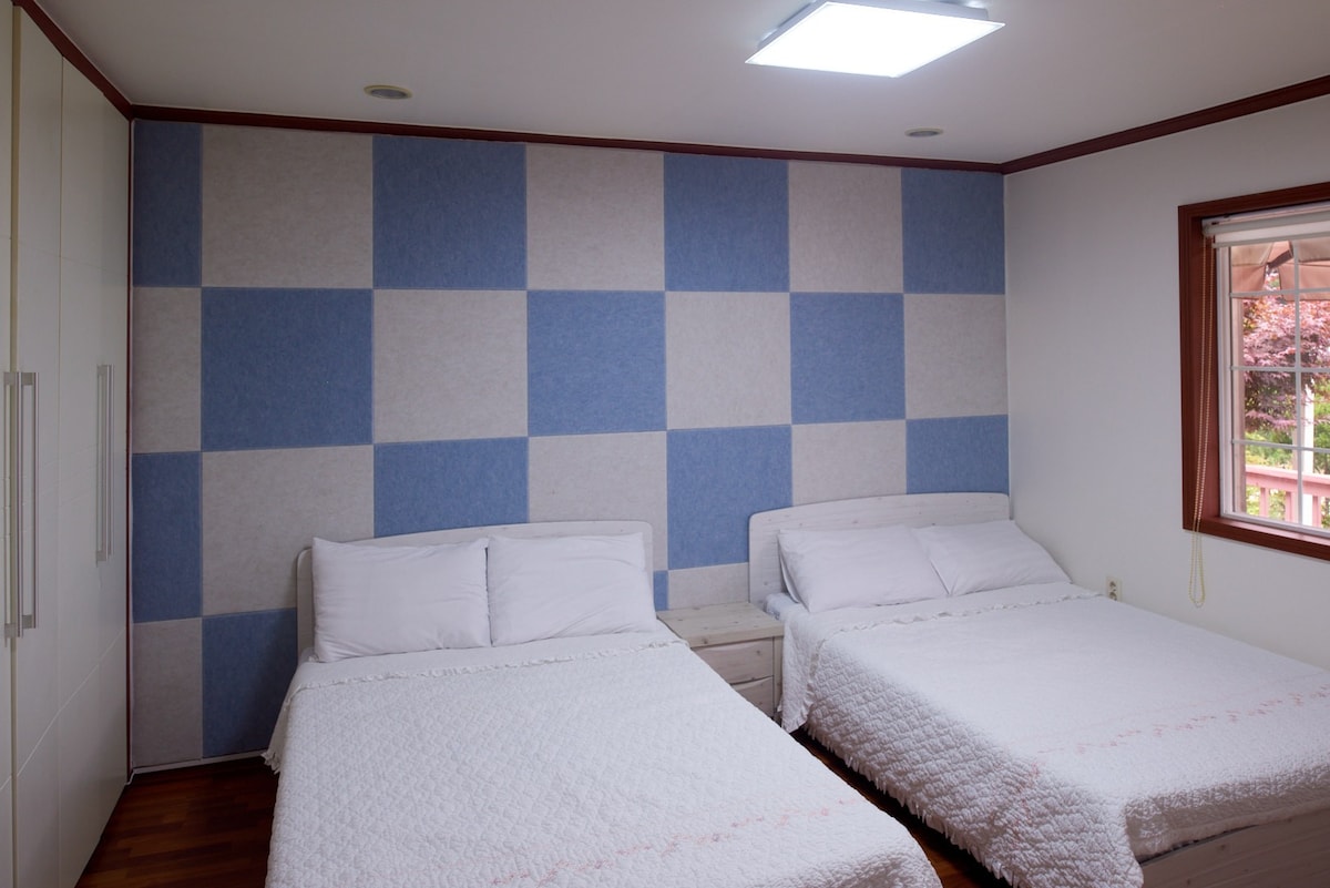 메밀꽃(침대 2개, 넓은 거실, 독립된 야외 바베큐)