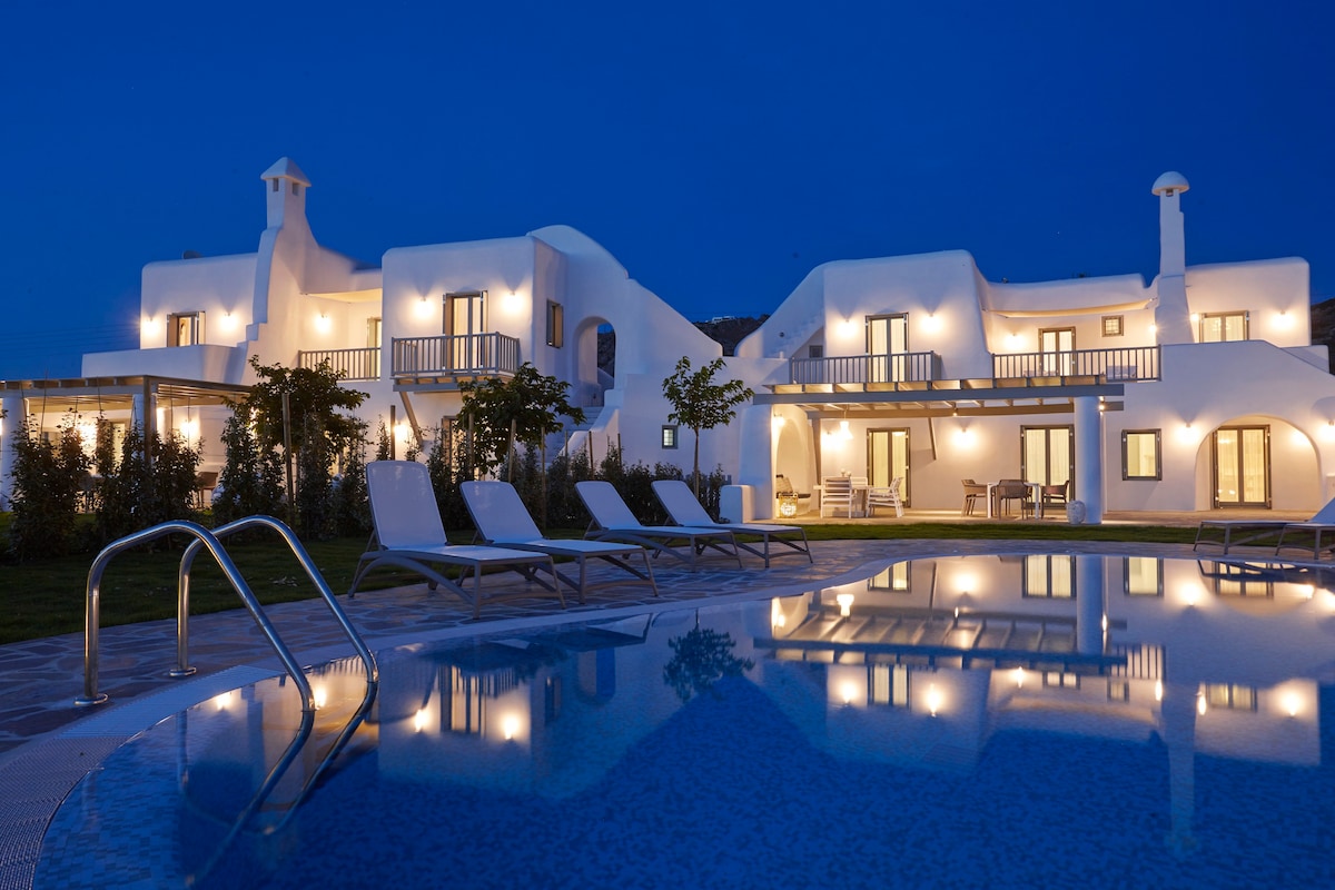 Aqua Breeze Estate in Naxos on the beach