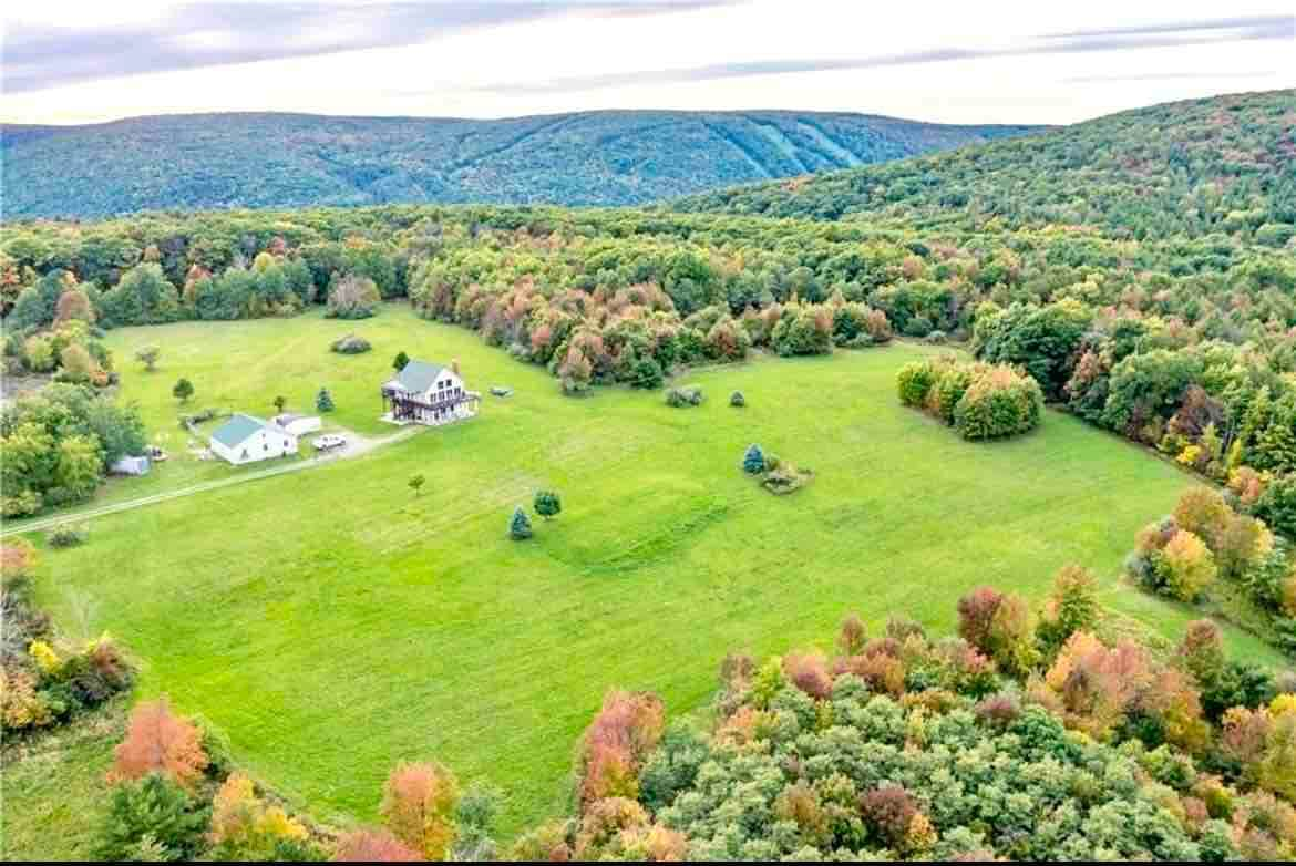 Lakeview house with hot tub and 40 acres