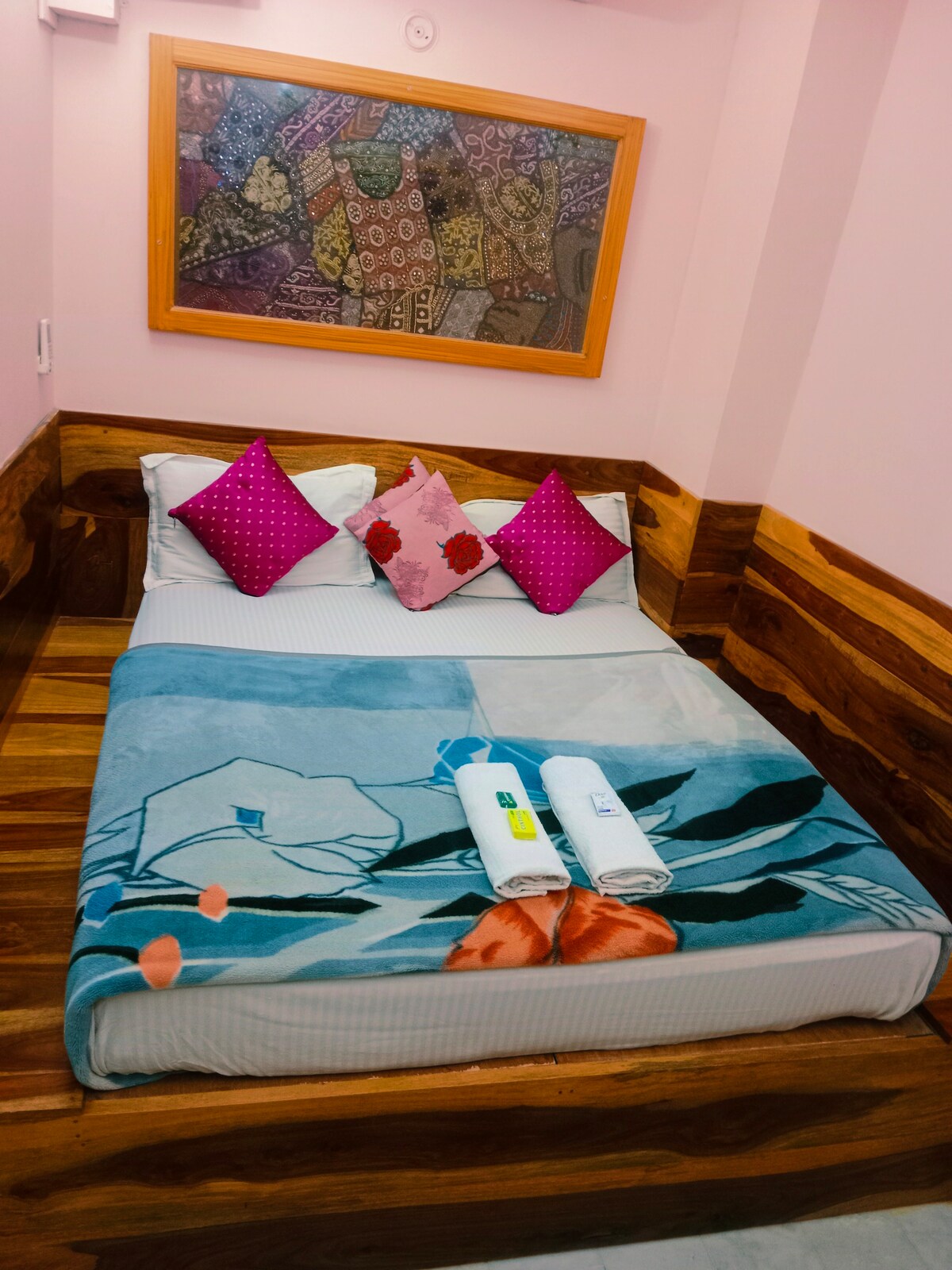 Cheerful three bedroom in boutique hotel & terrace