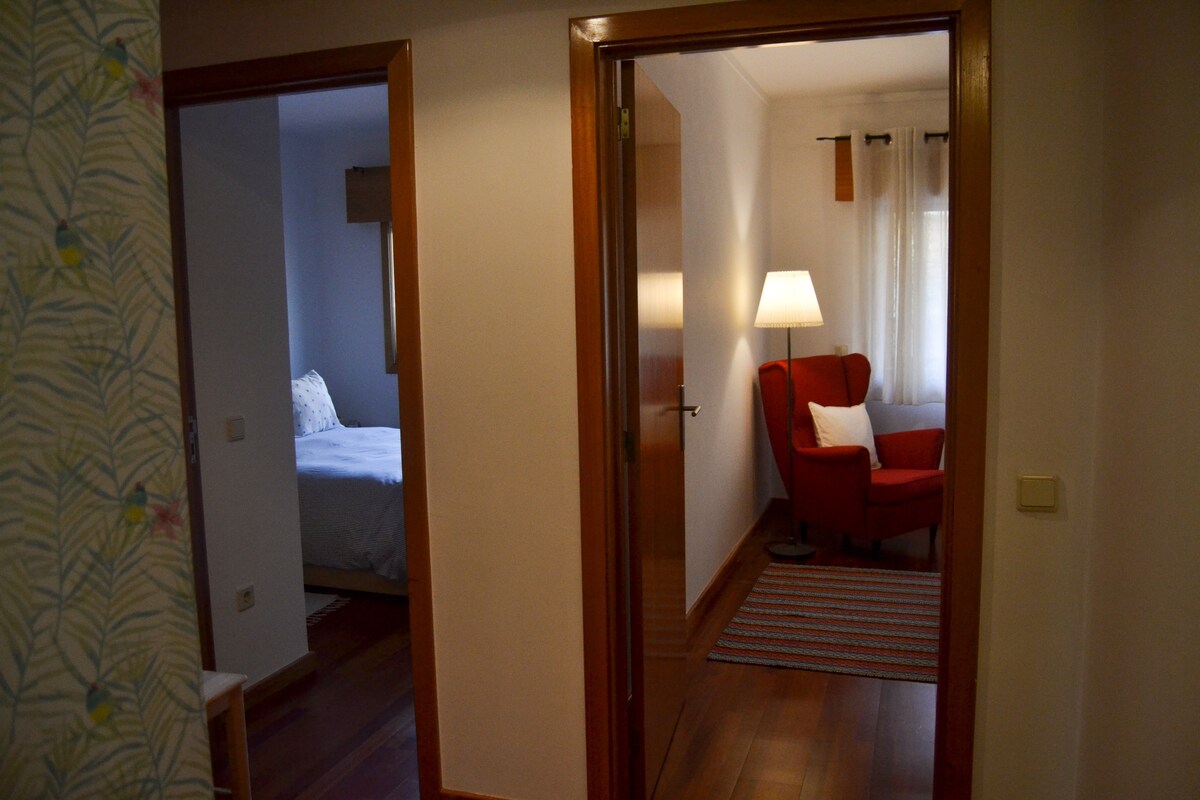 位于Furadouro海滩的温馨舒适的独立房间！