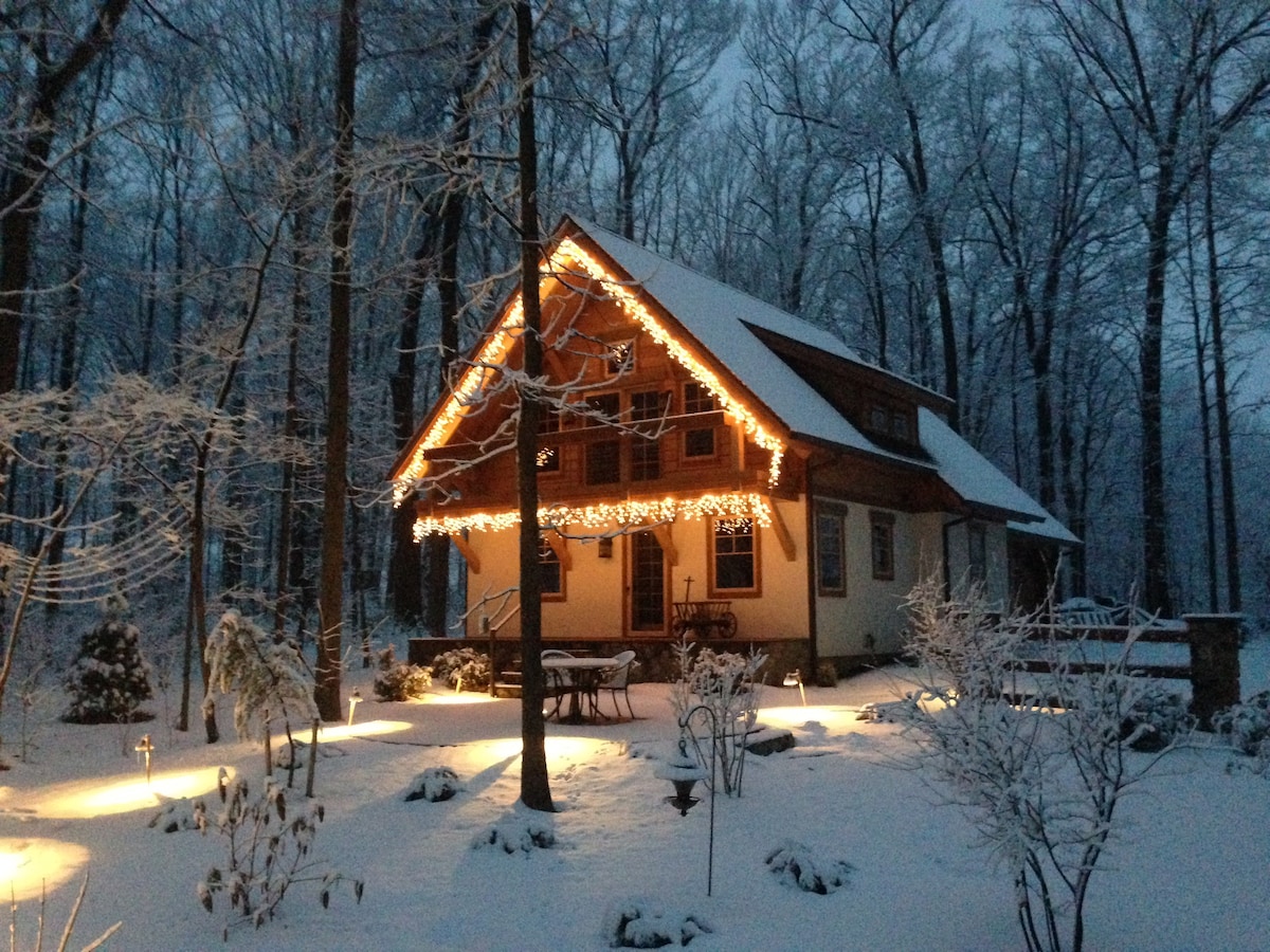 Trailside Chalet （配备热水浴的故事书度假木屋）