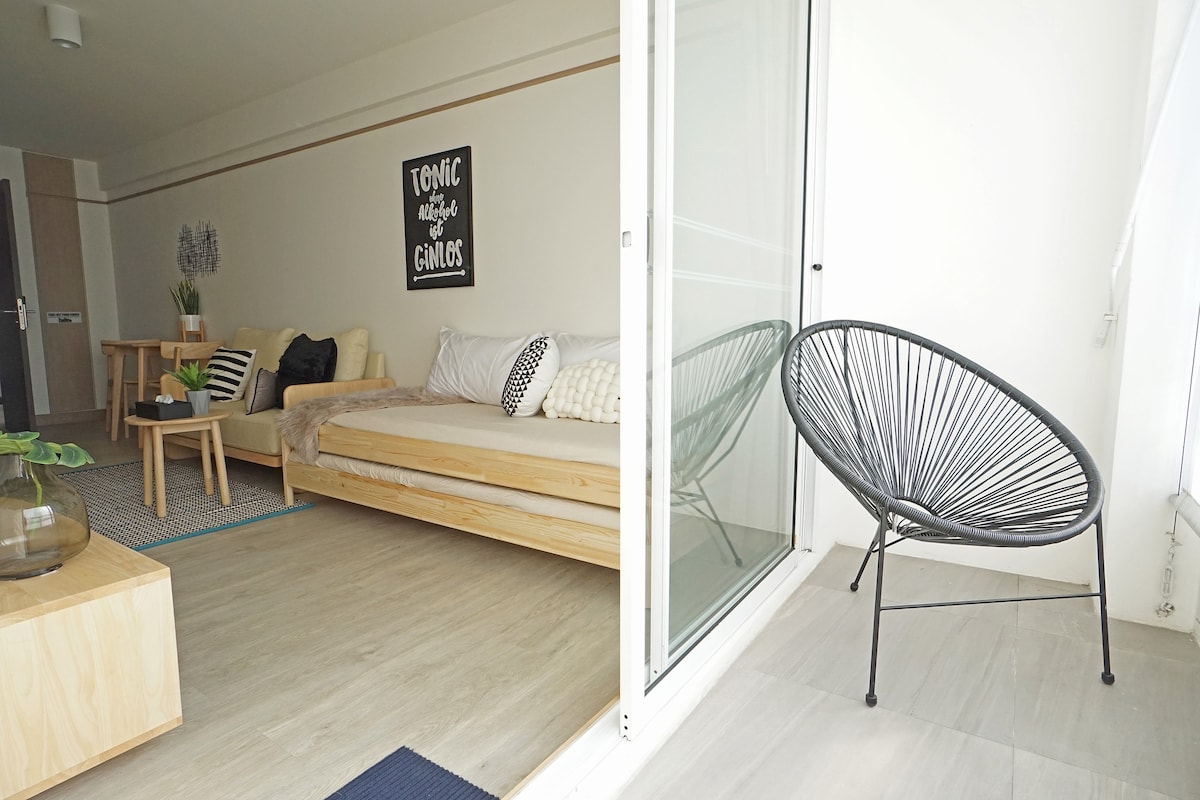 Ari BTS绿洲设计师1卧室-阳台和城市景观