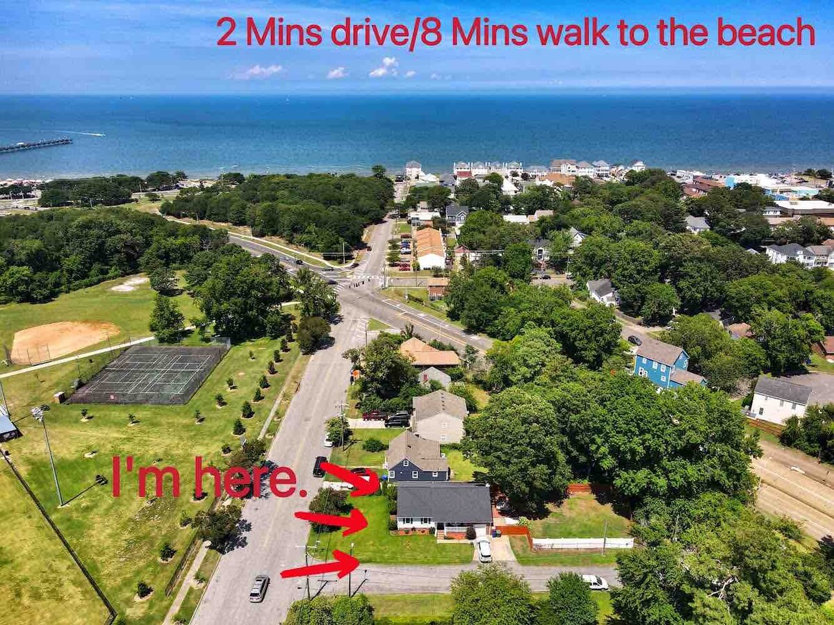 8 minutes walking from Sarah Constant Beach Park
