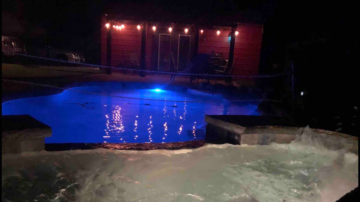 Randy 's Retreat配备泳池和热水浴池！ ！