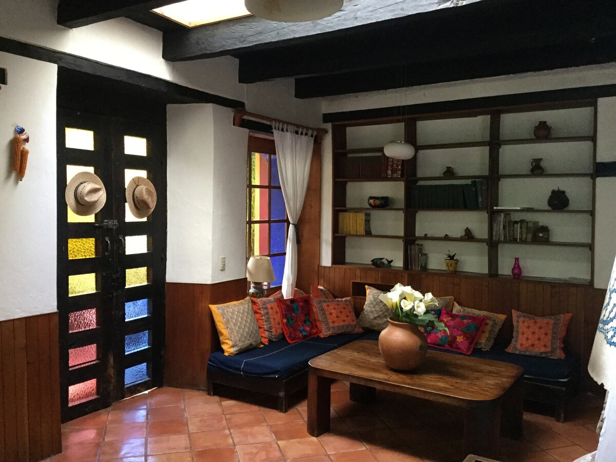 （ CASA FRIDA ）位于市集附近的中心小木屋