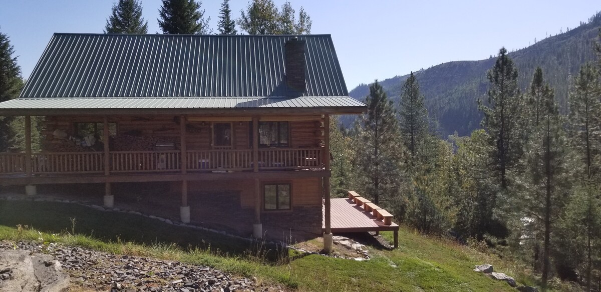 Beautiful log home along the St. Joe River