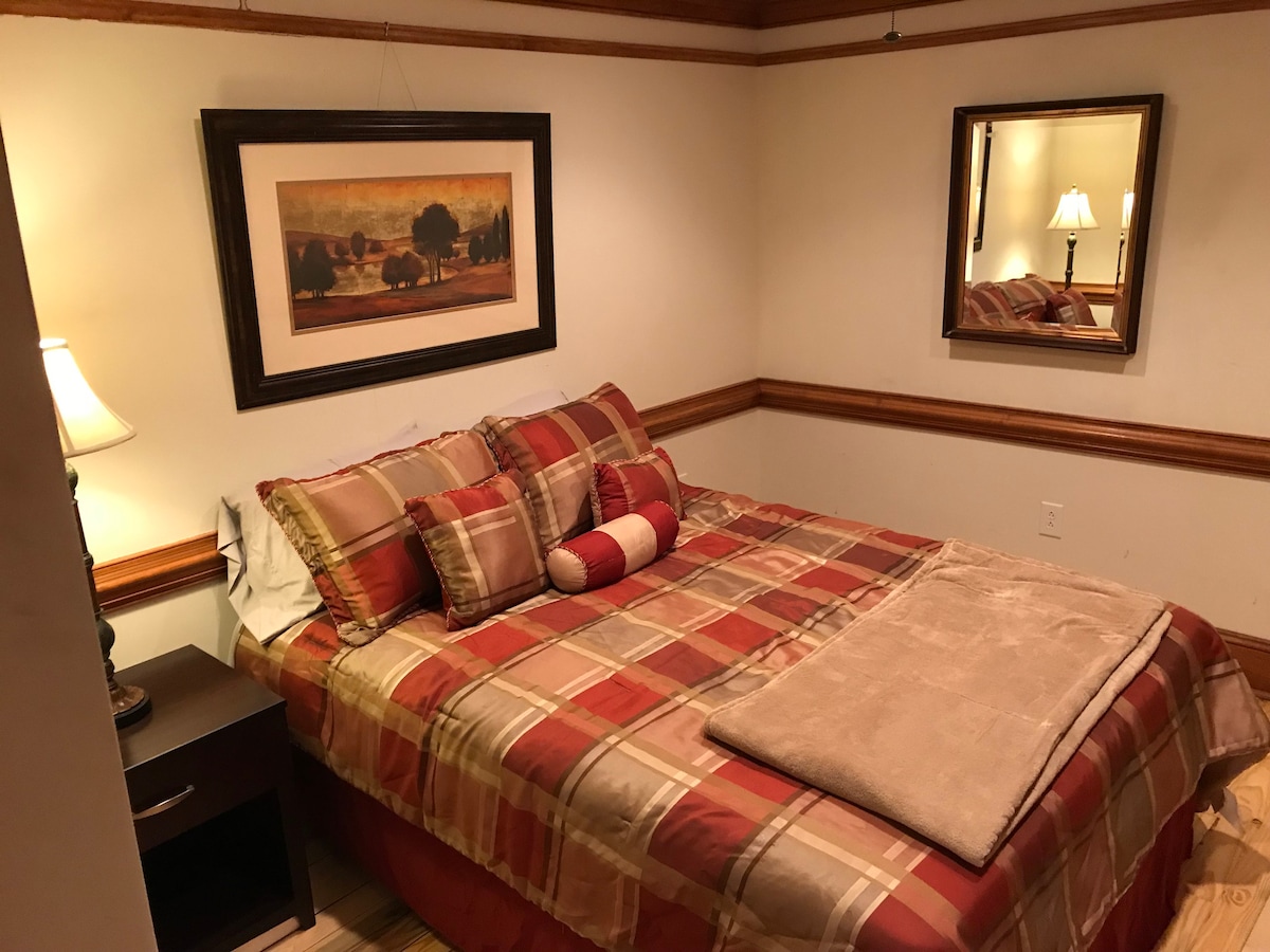 Historic Downtown New Bern Condo -2 Bedroom