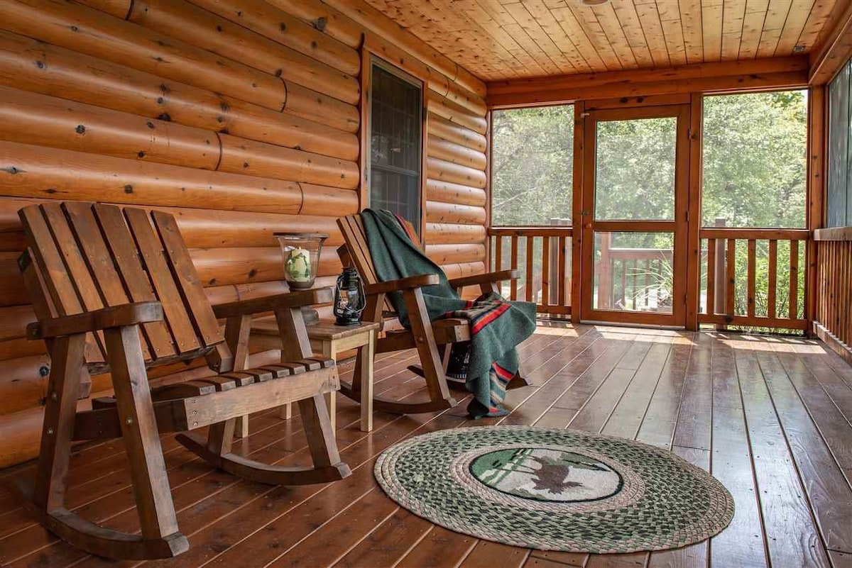 迷人的现代小木屋Dancing Bear Cabin