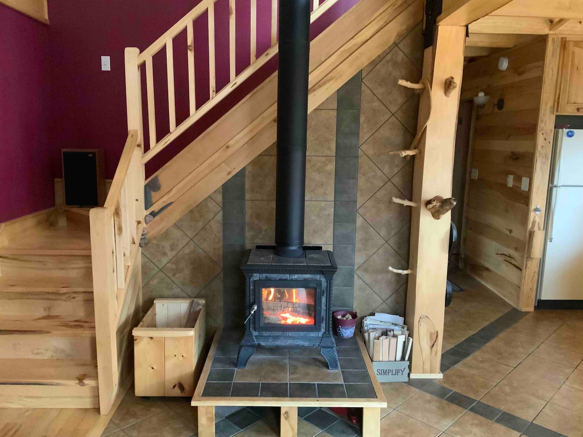 Cozy Cabin in the Woods with Wood Stove and Sauna