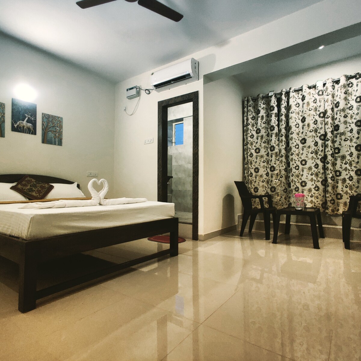 Room In Mahalakshmi Residency Guest House
