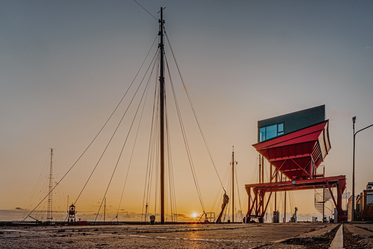 俯瞰瓦登海（ Wadden Sea ）的豪华套房，哈林根