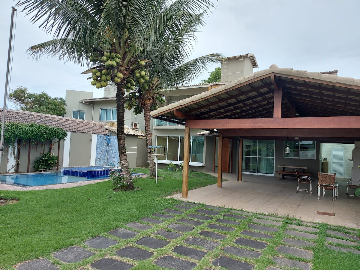 Casa nova c piscina, churrasqueira próxima a praia