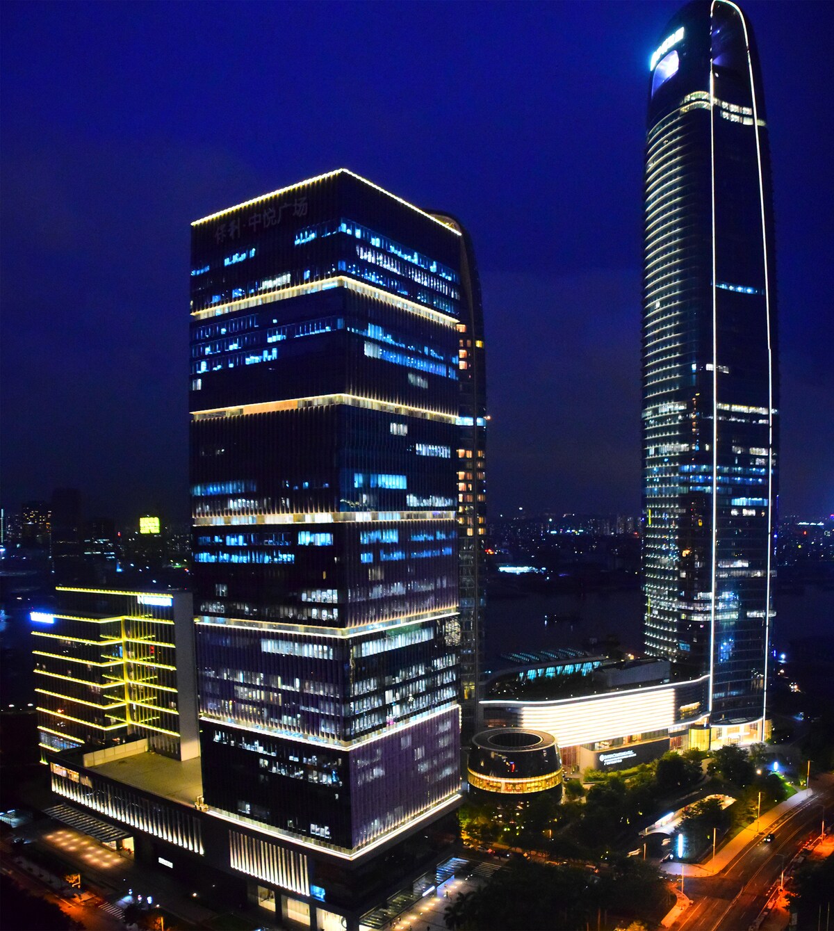 广州市公寓型住宅里的合住房间万胜围地铁上盖江景主卧大床房