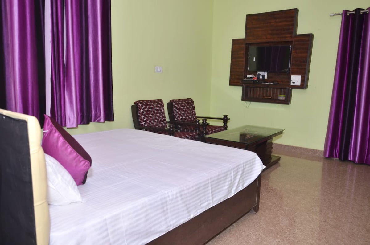 Nandini Homestay Deluxe AC Room